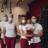 Familia celebrando navidad por videollamada en época de coronavirus